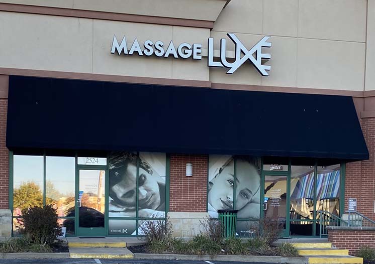 Hand and Stone Franchise vs. MassageLuXe: Comparing Luxury Spa Franchises -  MassageLuXe